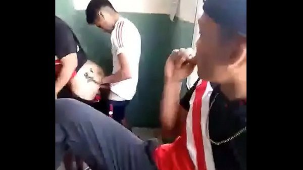 arrechos cogiendo en el aula HD