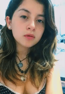 Colegiala gimiendo como loca cuando coge con su novio