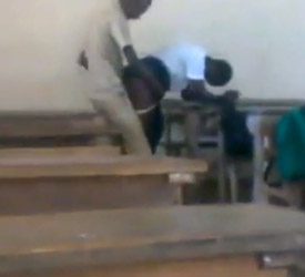Graban a escondidas a estudiantes cogiendo en el aula