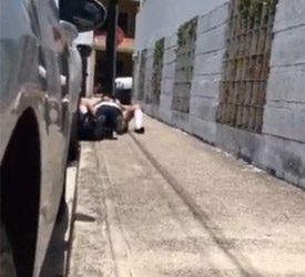 Encuentran a colegialas uniformados cogiendo escondidos