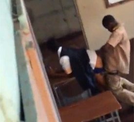 Cogiendo en el salon del colegio