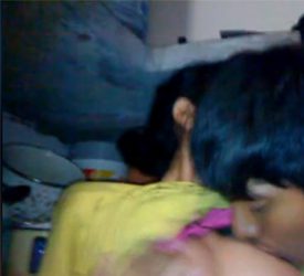 Cogiendo a la primita por el ano y le entra facil