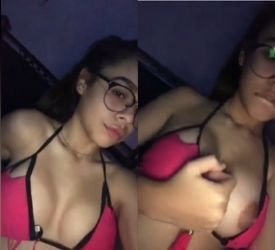 Colegiala caliente desesperada por una verga