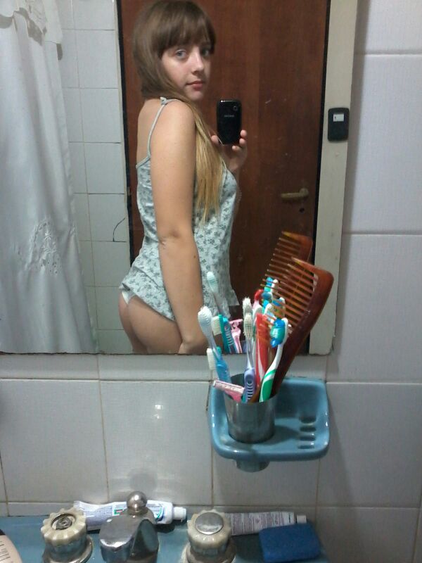 Pack colegiala Argentina en el baño