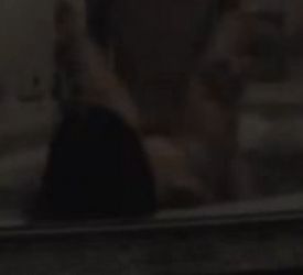 Cogiendo en la bañera y gritando