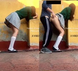 Cogiendo en el patio del colegio