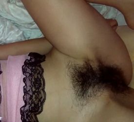 Colegiala le encanta que la masturben