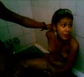 Chibola venezolana en orgia en la ducha