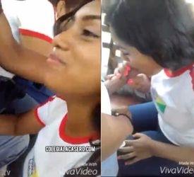 Colegiala real chupando la verga en el recreo