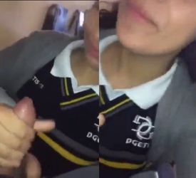 Morrita disfruta mamando la verga de su amigo