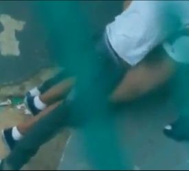 Pillan a chibolos follando en  el patio del colegio