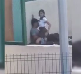 Colegiala peru es pillada cogiendo con uniforme