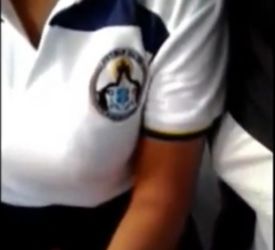 A colegiala le gusta ser arrimada con la verga en el hombro